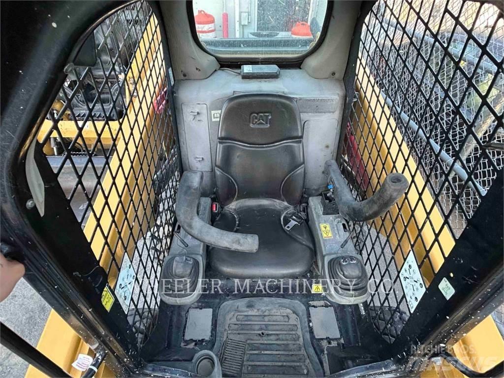 CAT 236D C1-H2 Chargeuse compacte