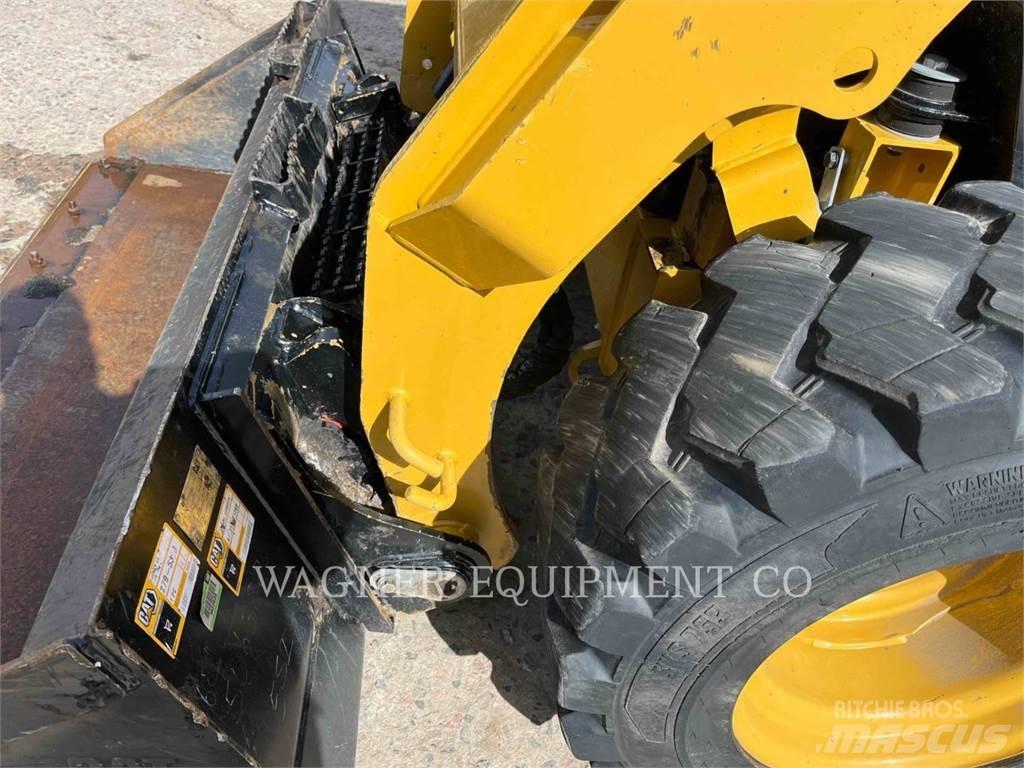 CAT 236D3 Chargeuse compacte