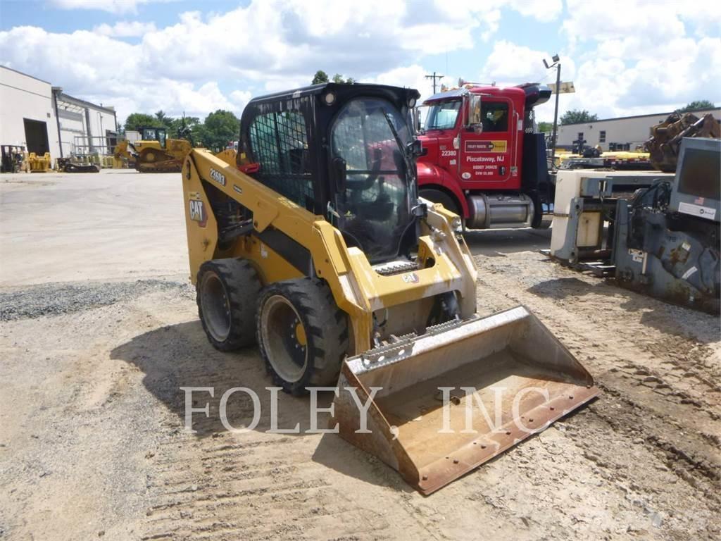 CAT 236D3 Chargeuse compacte