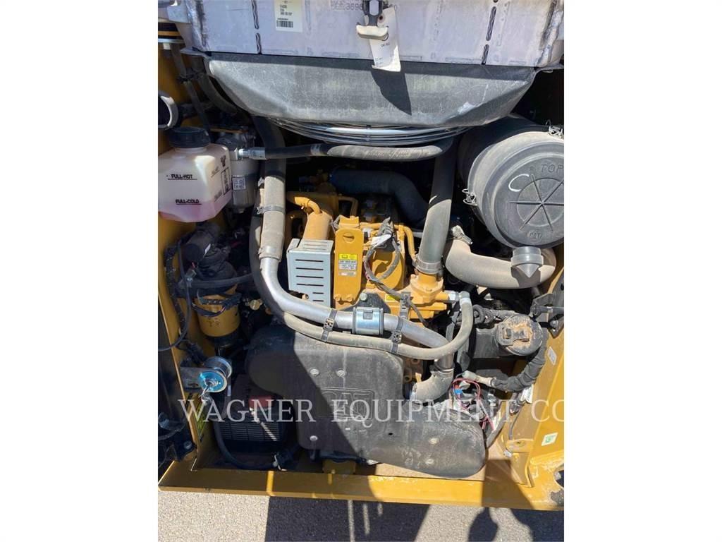 CAT 236D3 Chargeuse compacte