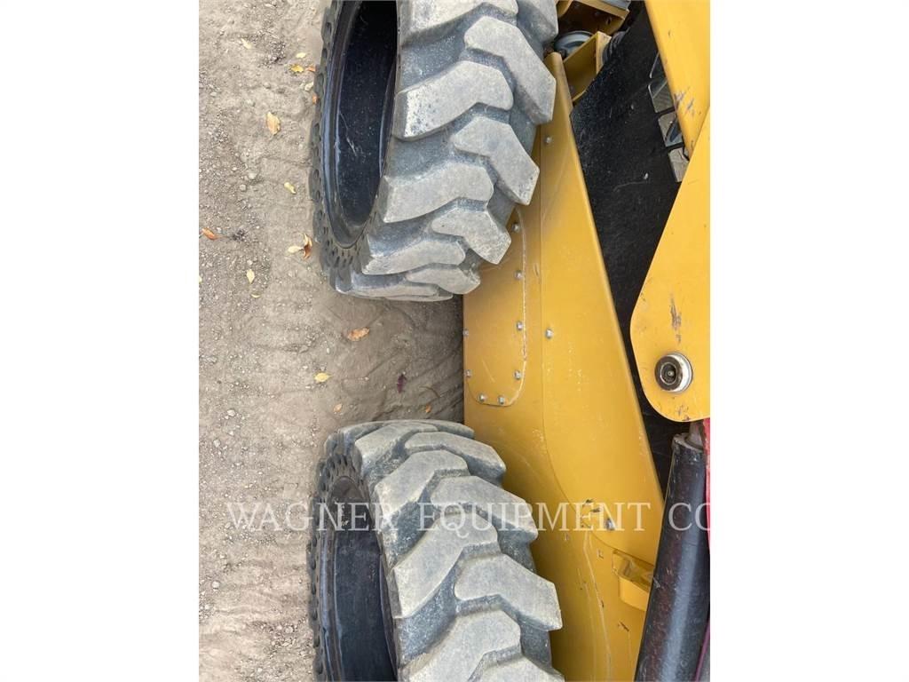 CAT 236D3 Chargeuse compacte