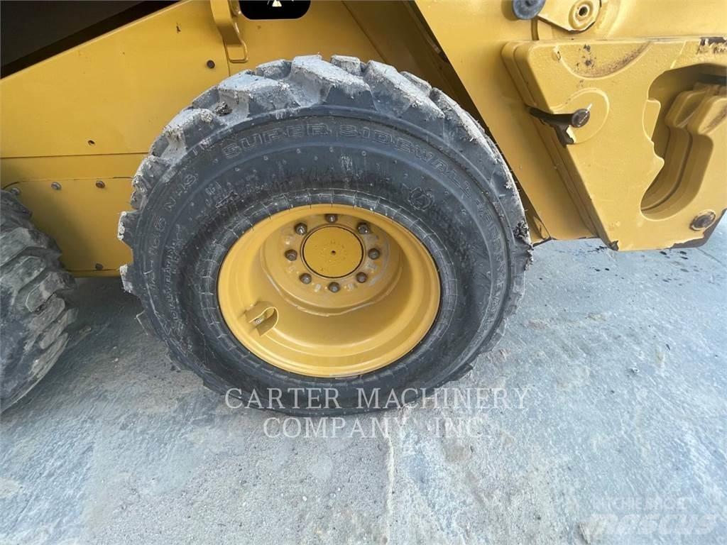 CAT 236D3 Chargeuse compacte