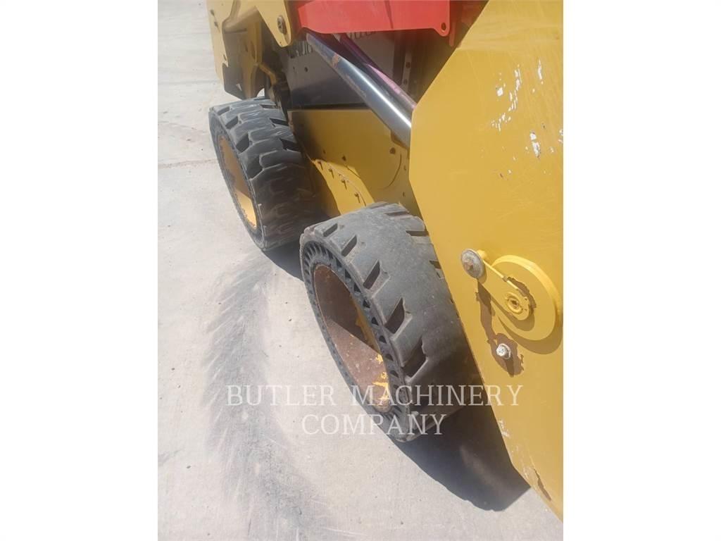 CAT 236D3 Chargeuse compacte