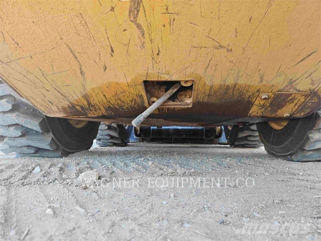 CAT 236D3 Chargeuse compacte