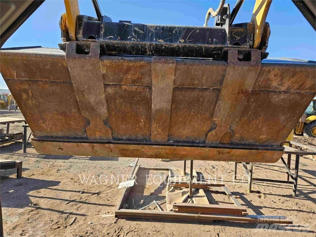 CAT 236D3 Chargeuse compacte