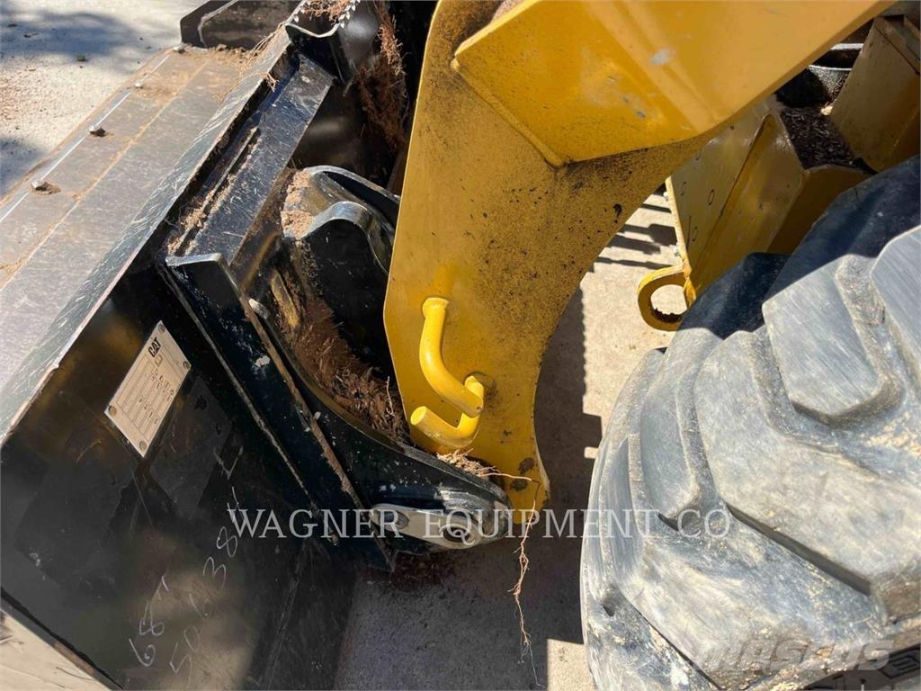 CAT 236D3 Chargeuse compacte