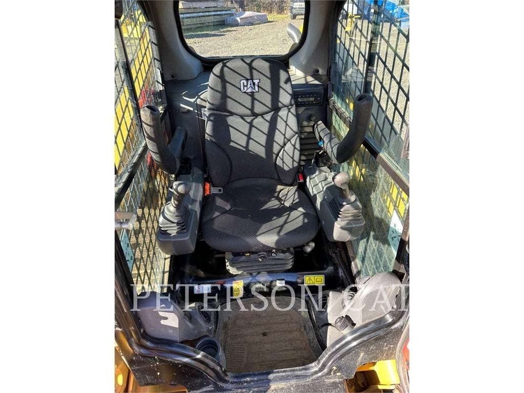 CAT 239D3 Chargeuse compacte