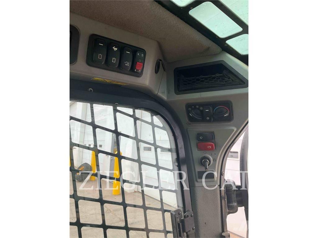 CAT 239D3 Chargeuse sur chenilles