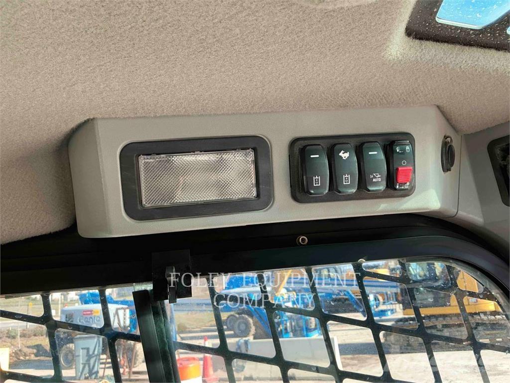 CAT 239D3 Chargeuse compacte