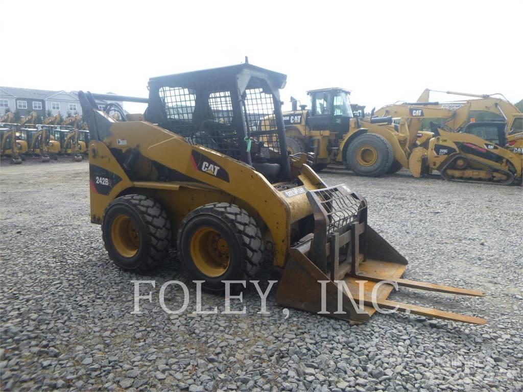CAT 242B3 Chargeuse compacte