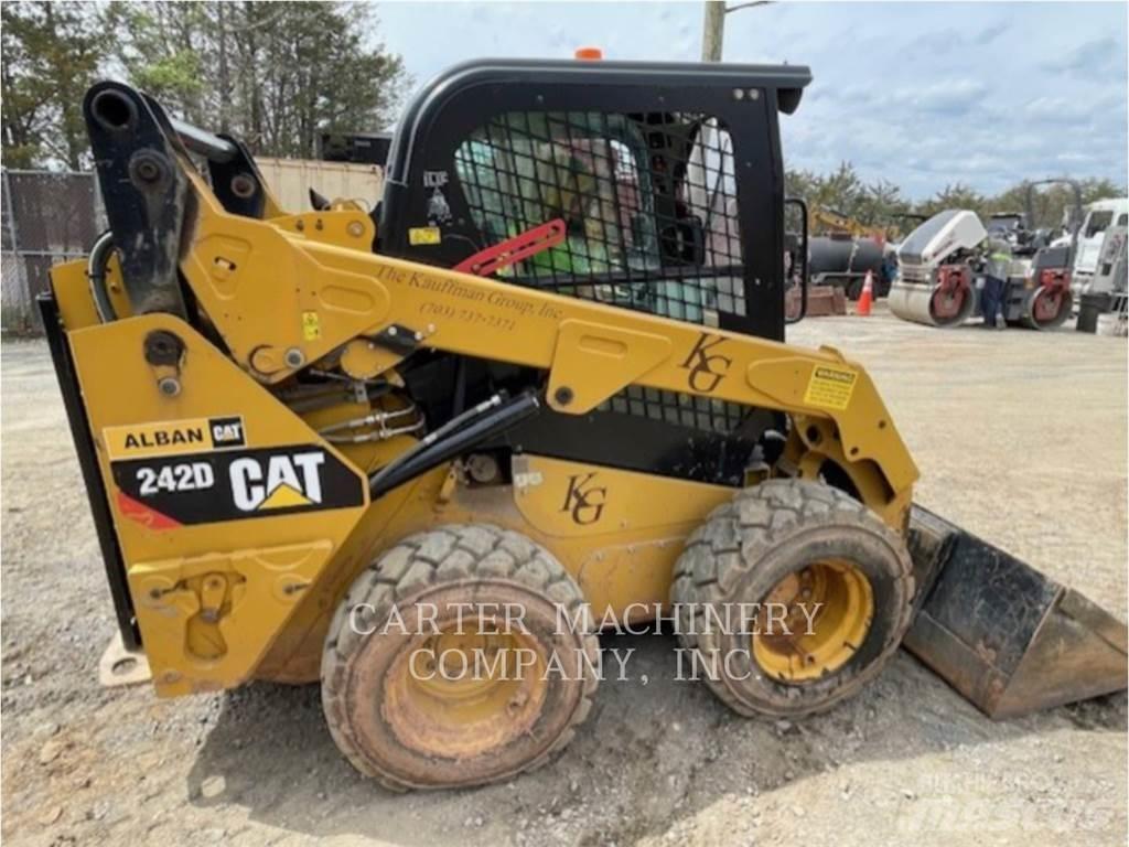 CAT 242D Chargeuse compacte
