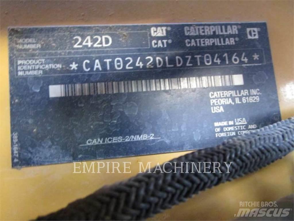 CAT 242D Chargeuse compacte