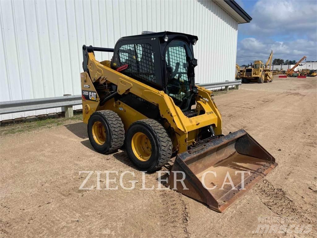 CAT 242D Chargeuse compacte