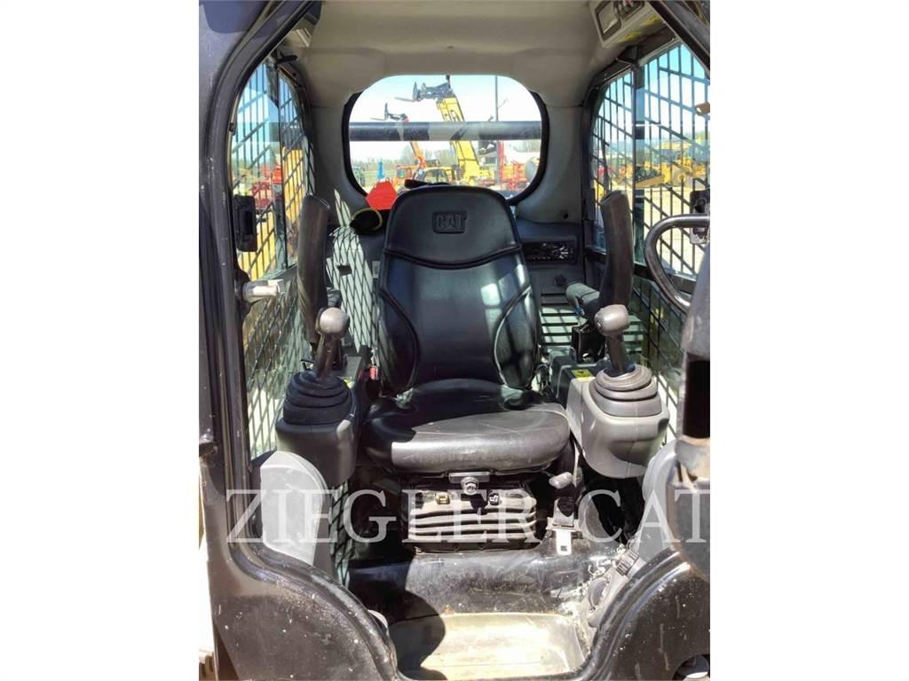 CAT 242D Chargeuse compacte