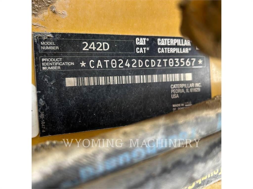 CAT 242D Chargeuse compacte