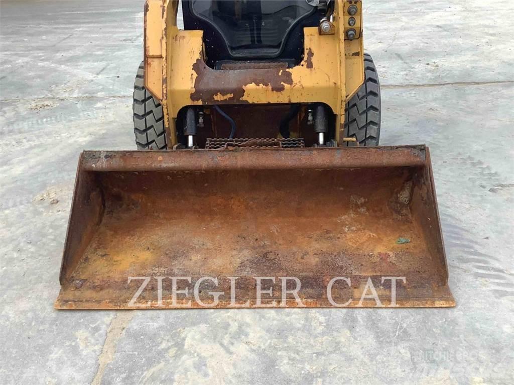 CAT 242D Chargeuse compacte