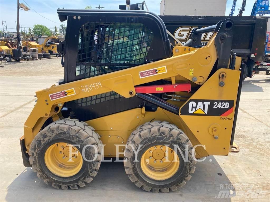 CAT 242D Chargeuse compacte