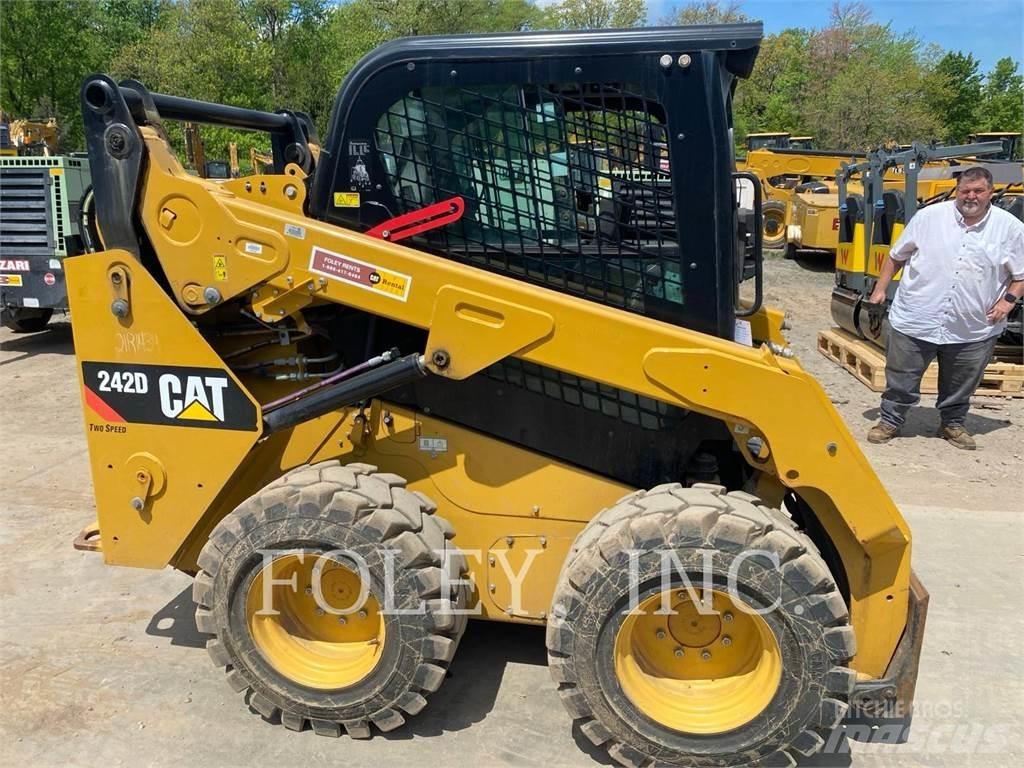 CAT 242D Chargeuse compacte