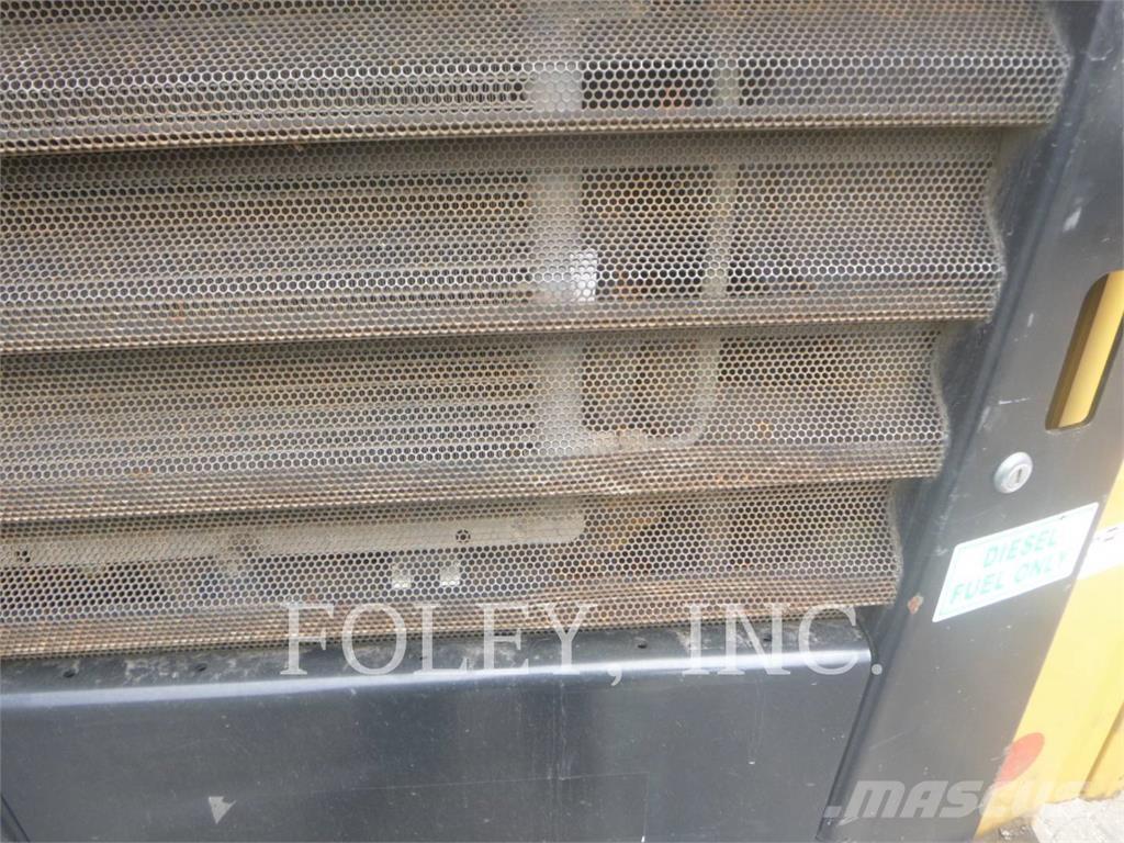 CAT 242D Chargeuse compacte