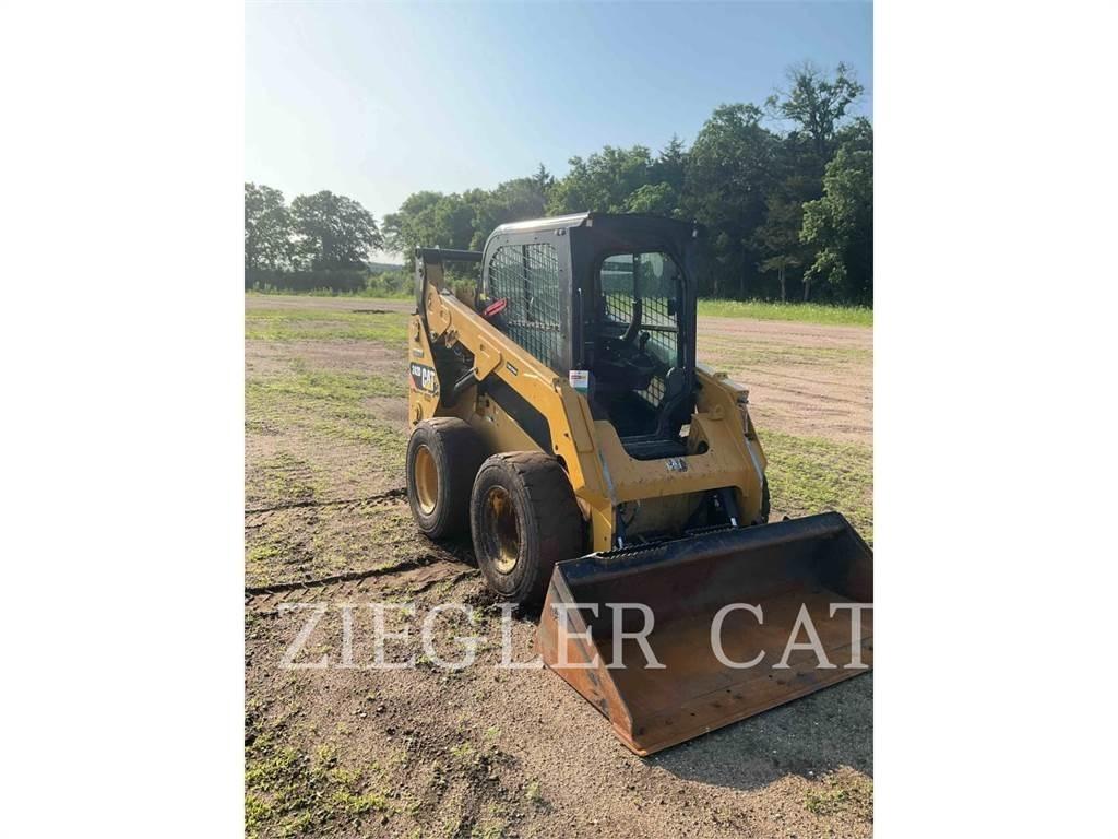 CAT 242D Chargeuse compacte