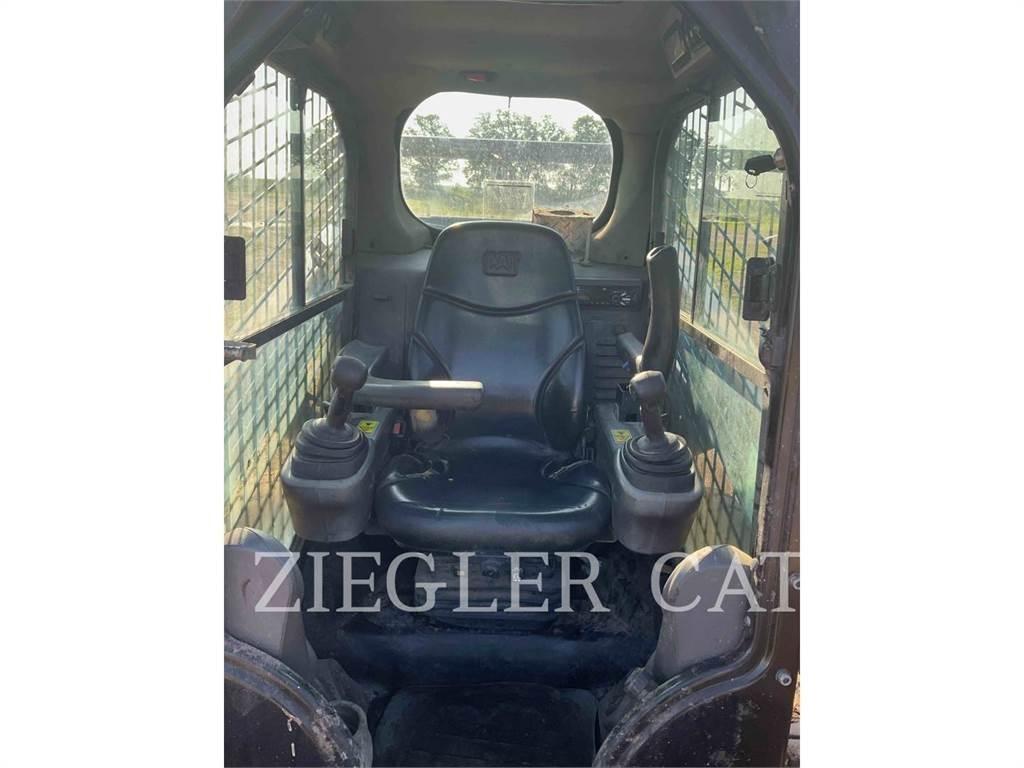 CAT 242D Chargeuse compacte