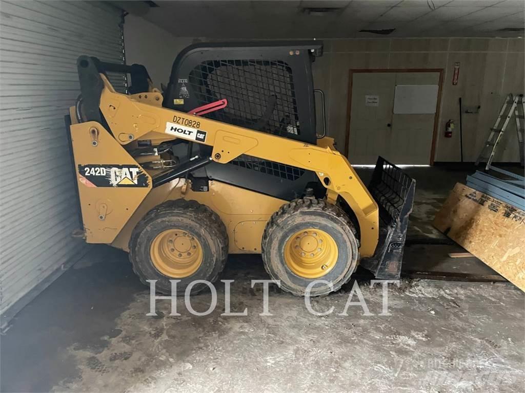 CAT 242D Chargeuse compacte