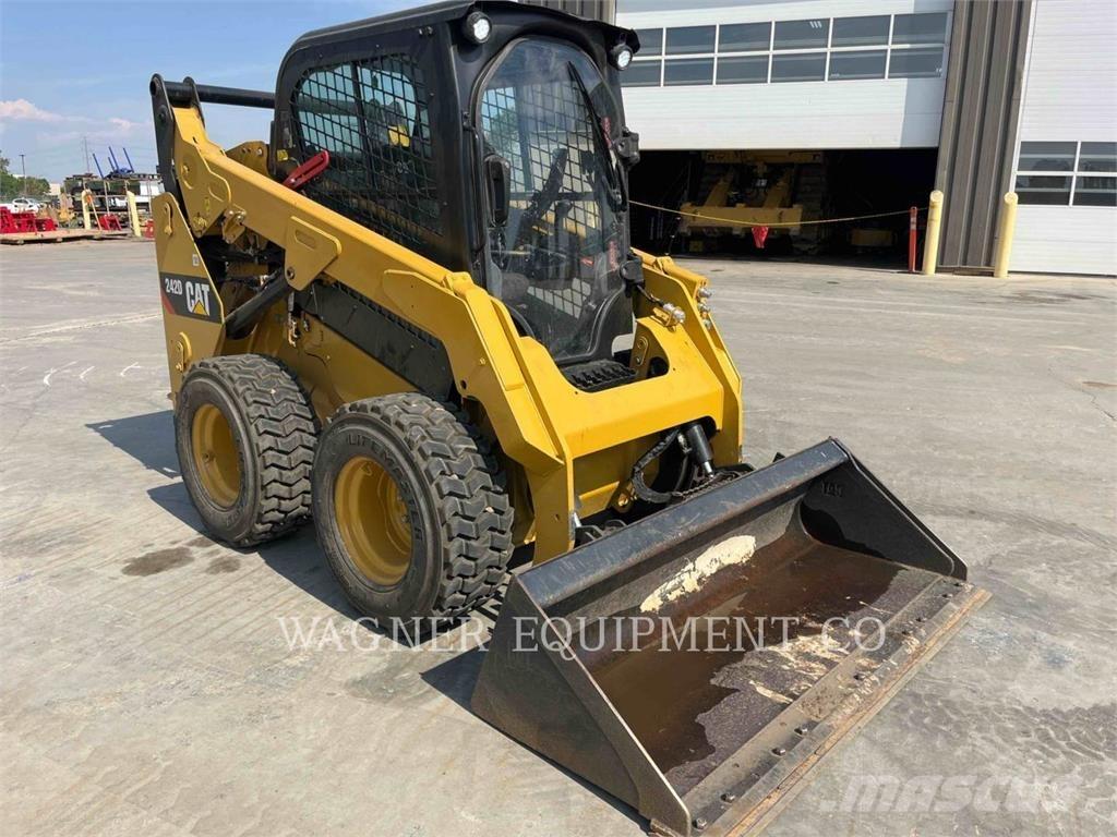 CAT 242D Chargeuse compacte