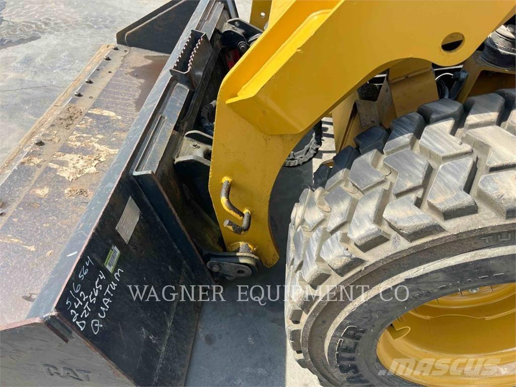 CAT 242D Chargeuse compacte