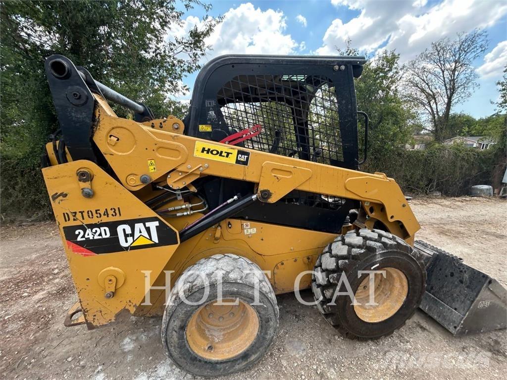 CAT 242D Chargeuse compacte