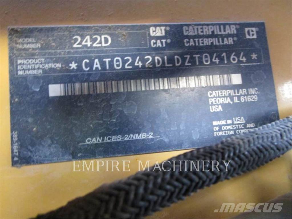 CAT 242D Chargeuse compacte
