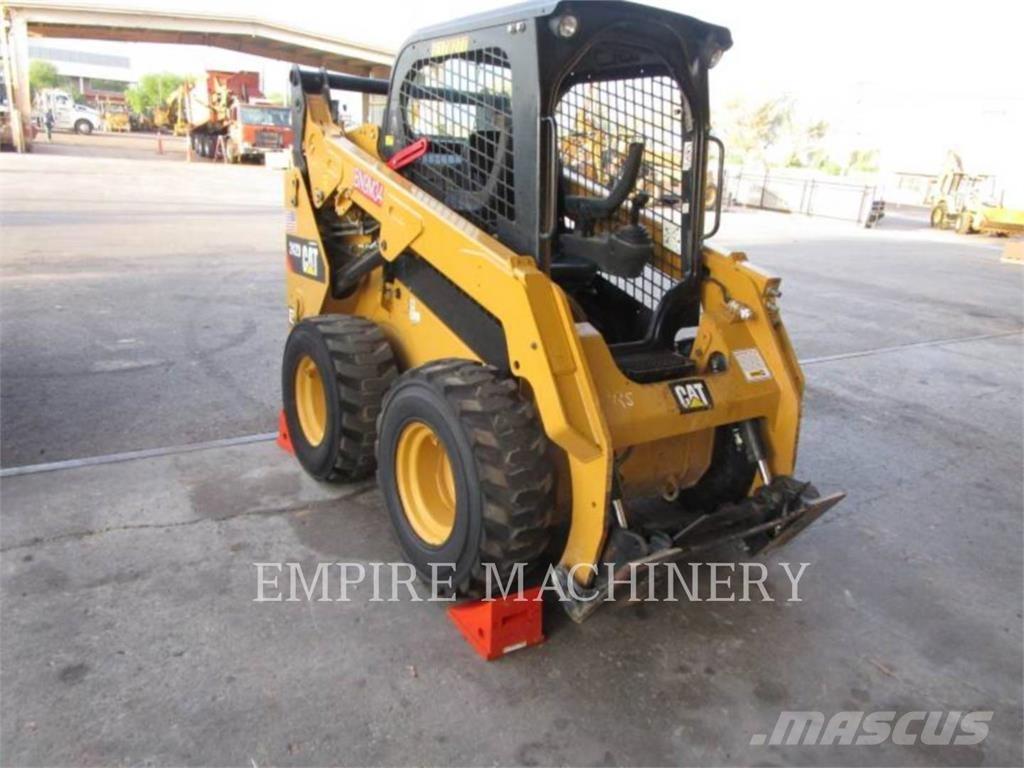 CAT 242D Chargeuse compacte