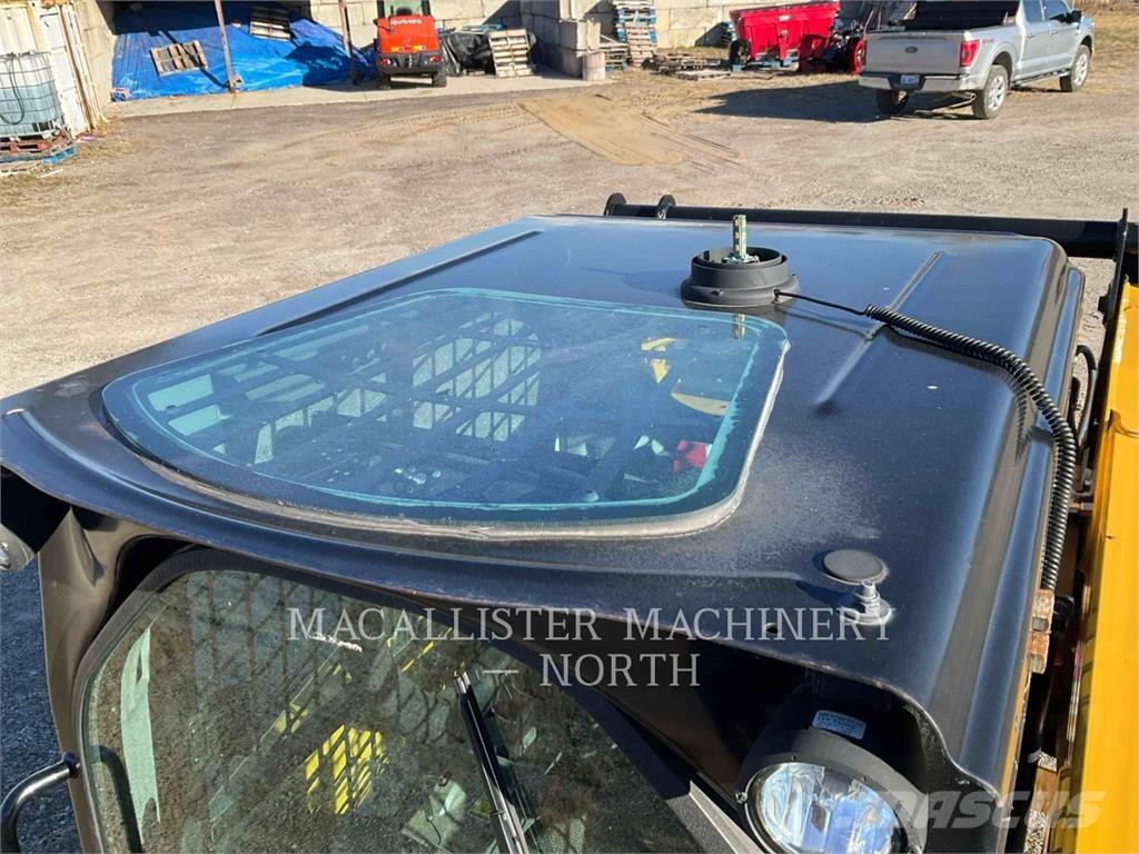 CAT 242D Chargeuse compacte