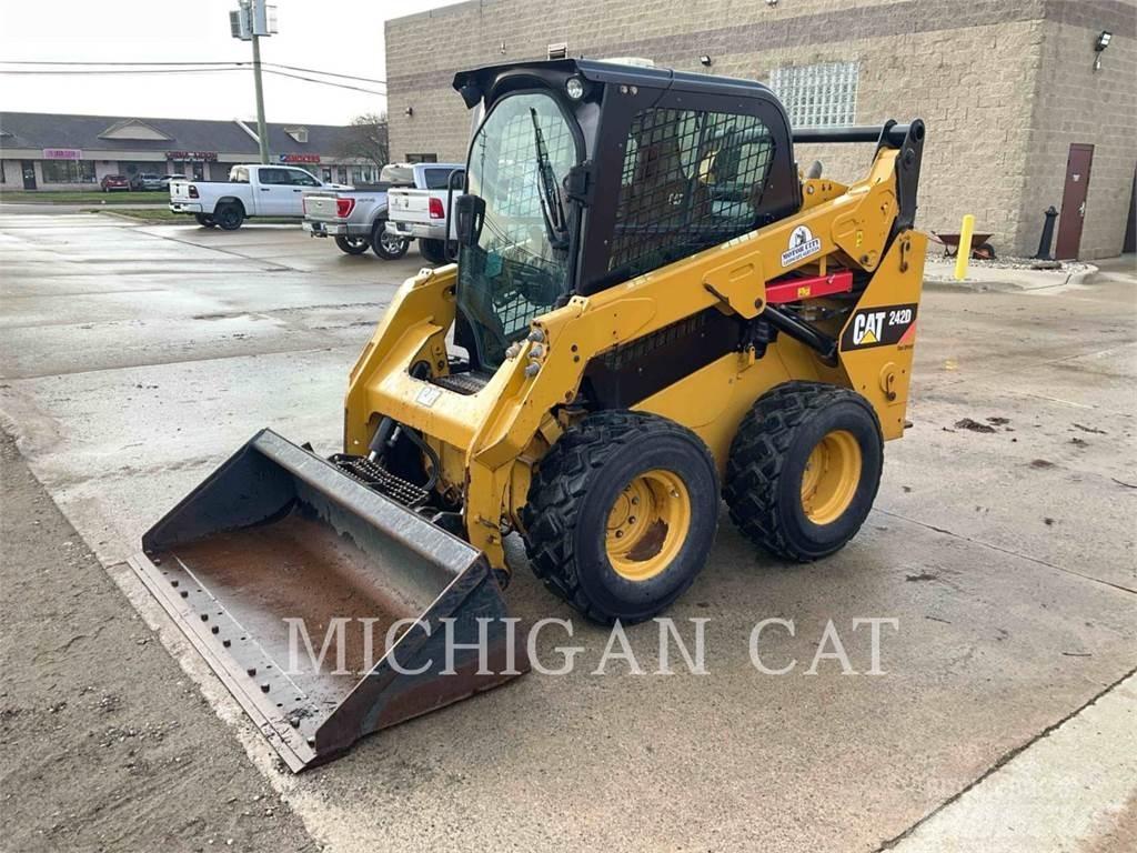 CAT 242D A2Q Chargeuse compacte