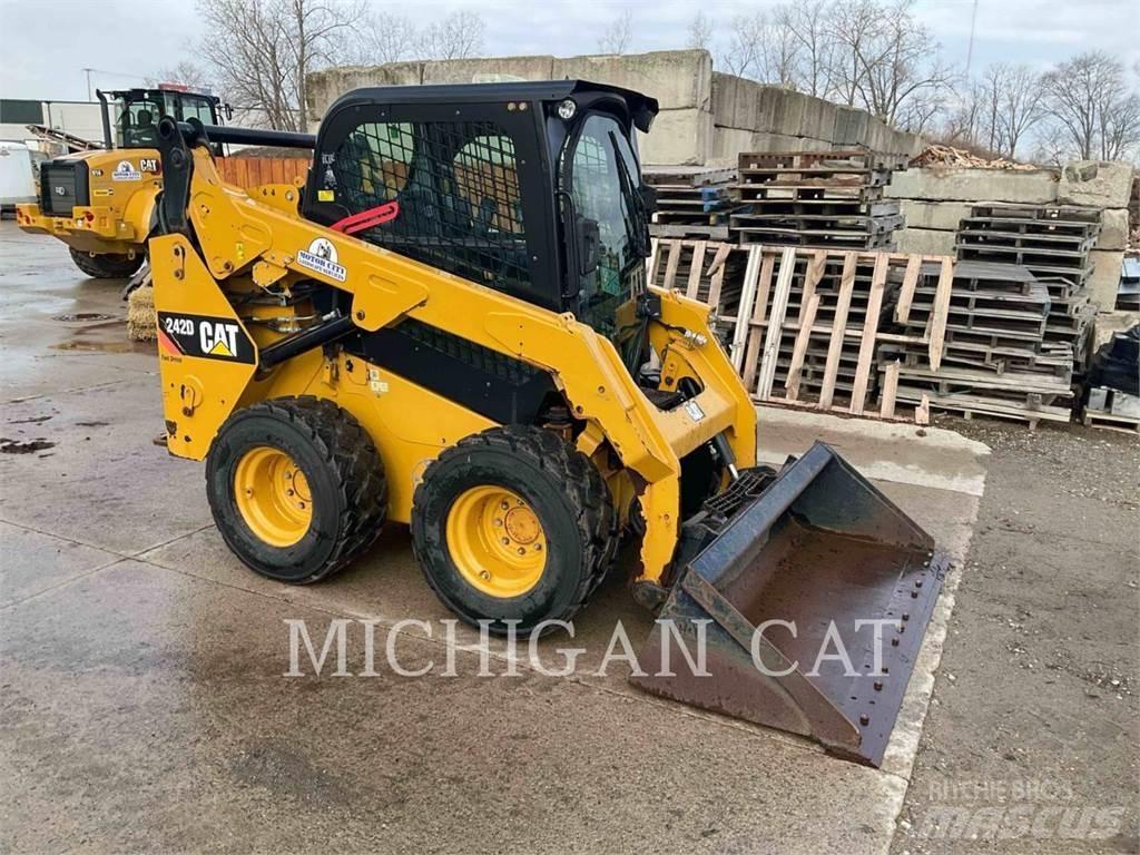 CAT 242D A2Q Chargeuse compacte