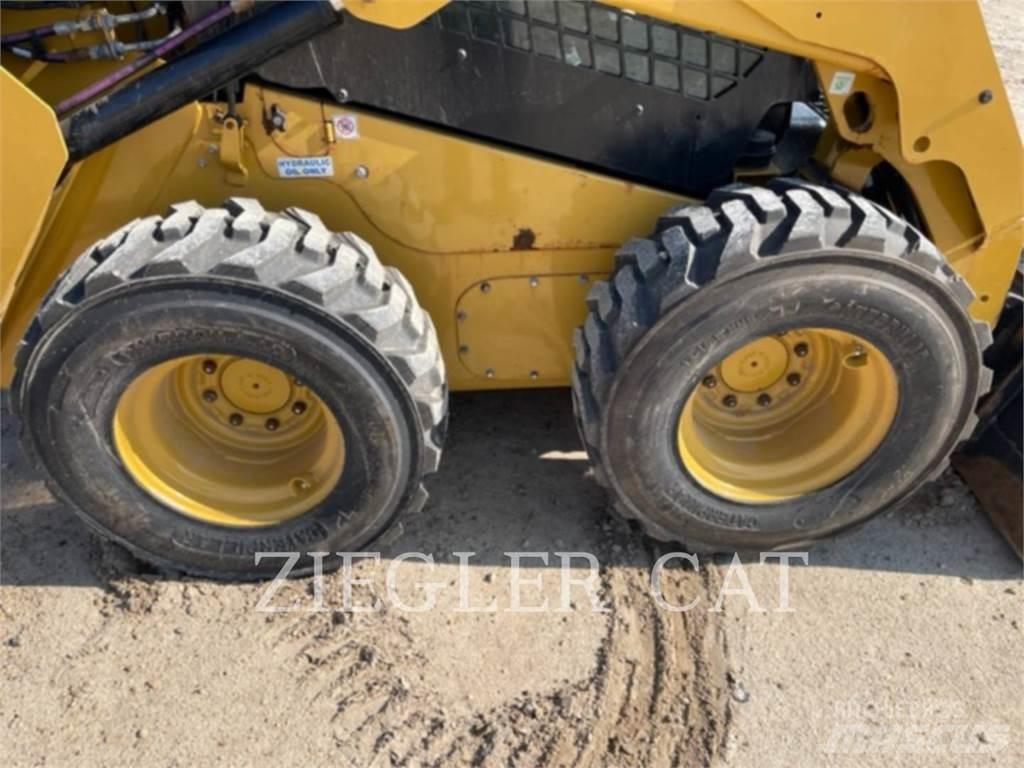 CAT 242D3 Chargeuse compacte