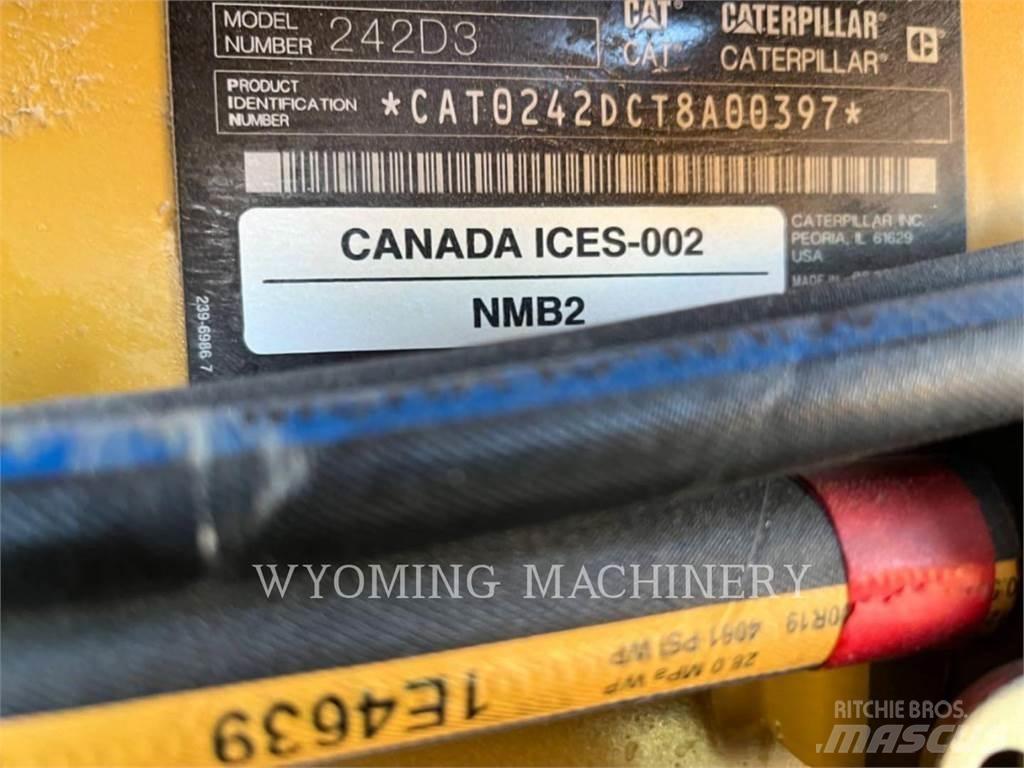 CAT 242D3 Chargeuse compacte