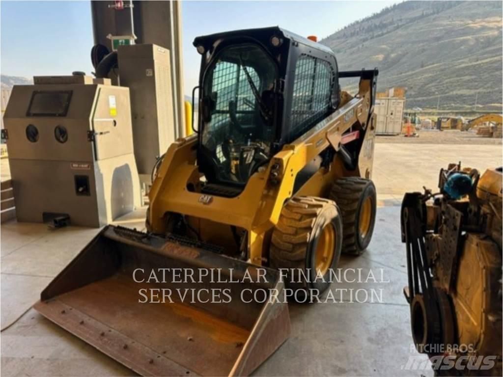 CAT 242D3 Chargeuse compacte