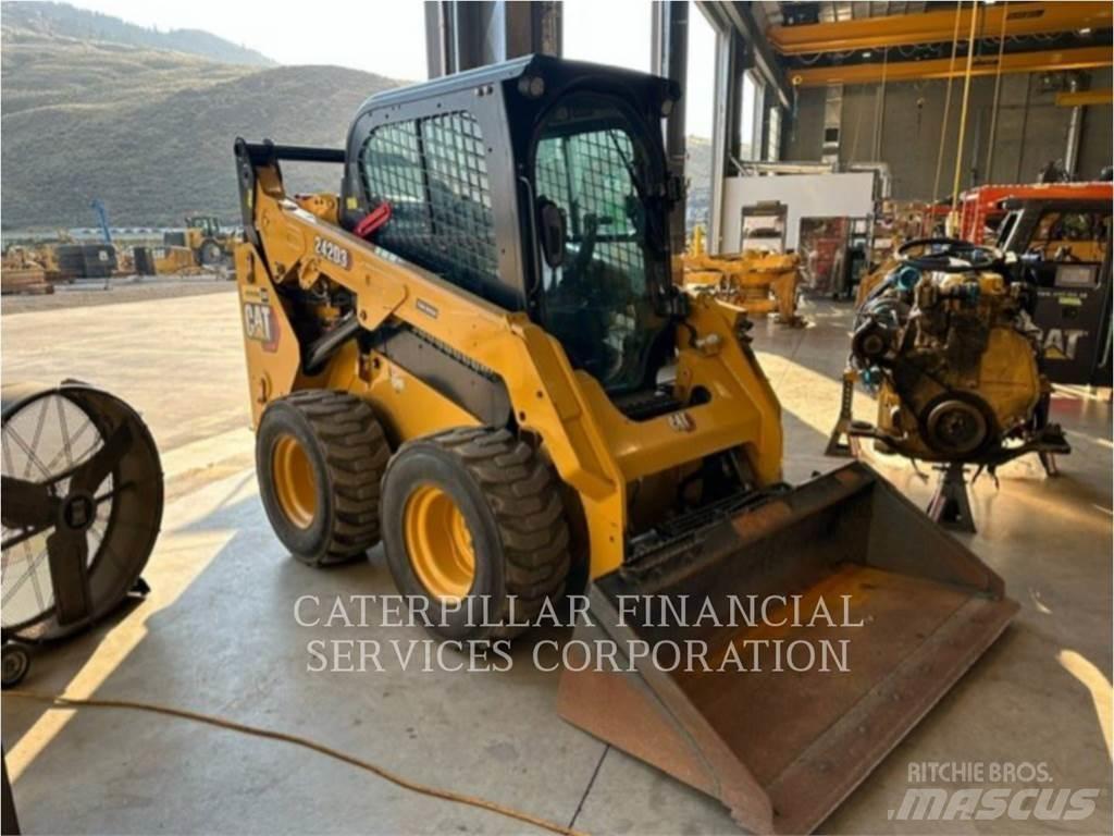 CAT 242D3 Chargeuse compacte