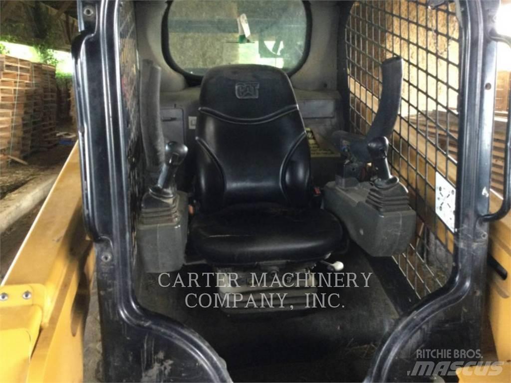 CAT 242D3 Chargeuse compacte