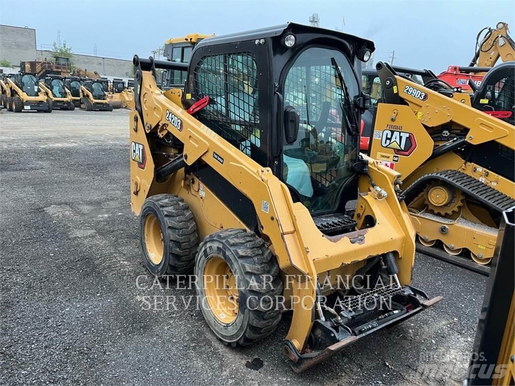 CAT 242D3 Chargeuse compacte