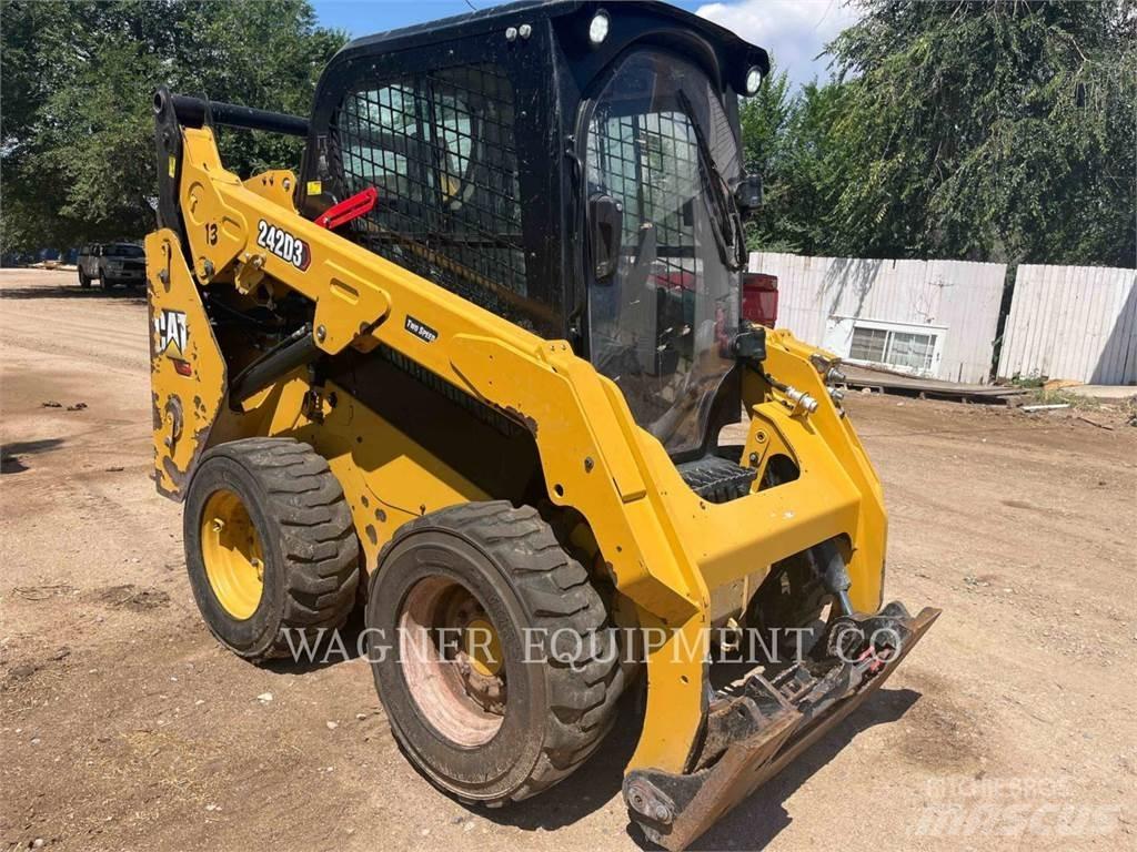 CAT 242D3 Chargeuse compacte