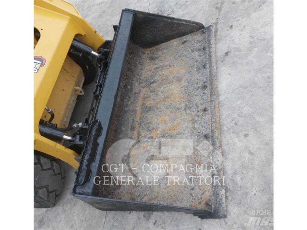 CAT 242D3 Chargeuse compacte