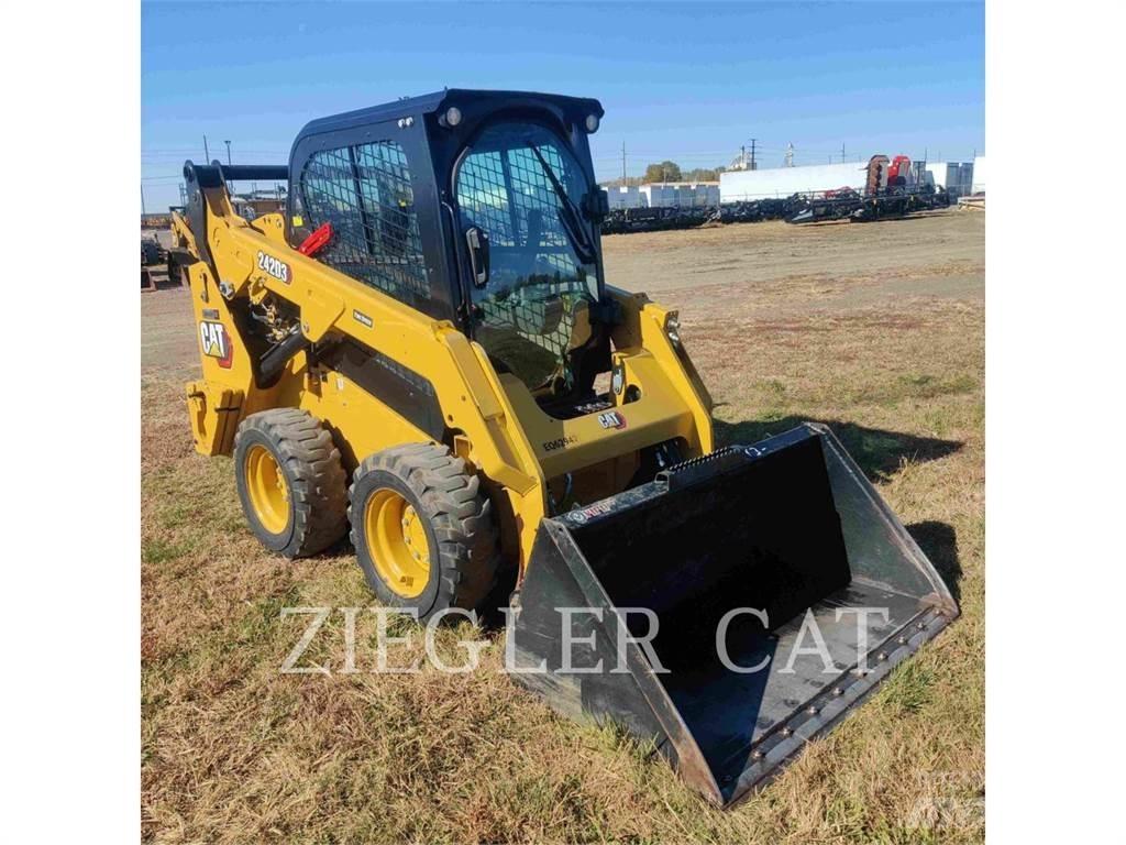 CAT 242D3 Chargeuse compacte