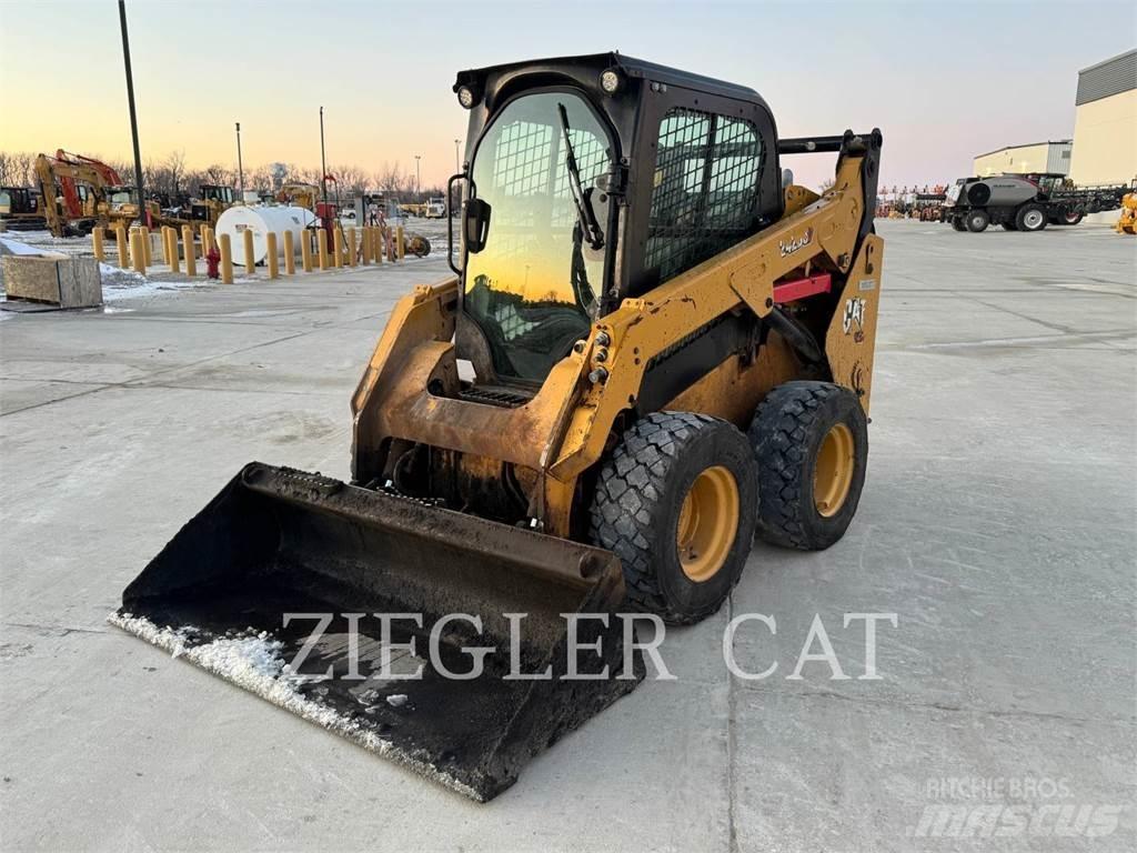 CAT 242D3 Chargeuse compacte