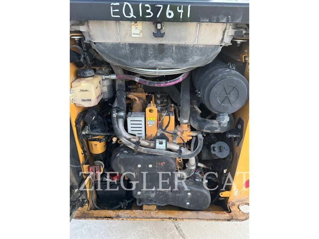 CAT 242D3 Chargeuse compacte