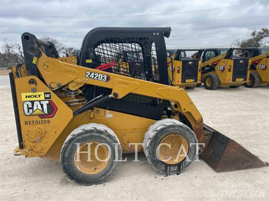 CAT 242D3 Chargeuse compacte