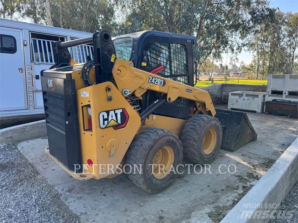 CAT 242D3 Chargeuse compacte