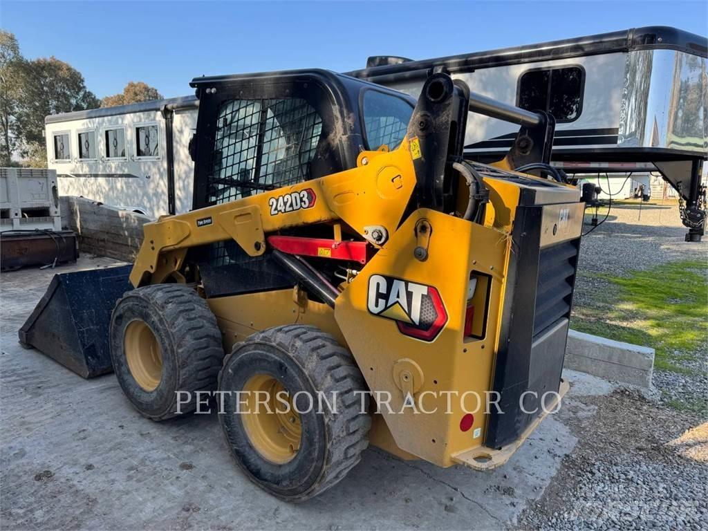 CAT 242D3 Chargeuse compacte