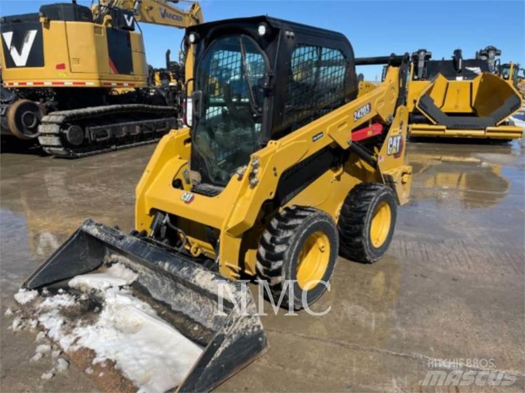 CAT 242D3 Chargeuse compacte
