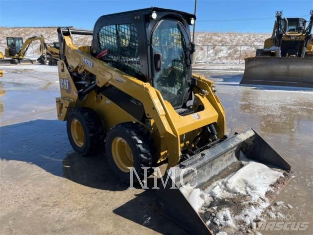 CAT 242D3 Chargeuse compacte